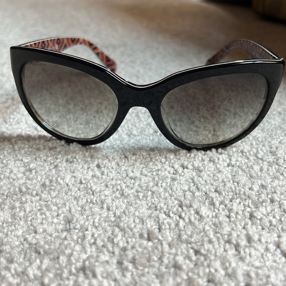 100% authentic PRADA sunglasses - Picture 2 of 4